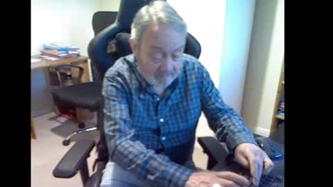 erasmus_d online show from 02/28/25, 05:48