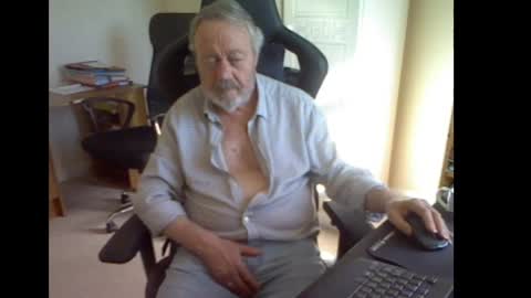 erasmus_d online show from 04/23/26, 04:20