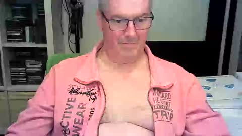 ErBee62 online show from 04/23/26, 09:17