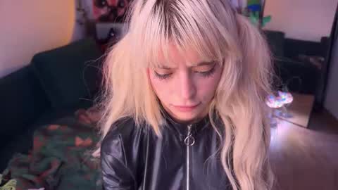 Snapshot of erectioneeering chatting on 10/06/25, 11:29 Alissa online show from 10/06/25, 11:29