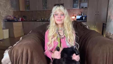 Alissa online show from 11/28/25, 06:54