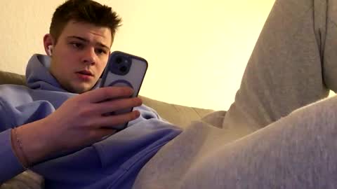 Snapshot of eric123754216 chatting on 12/04/25, 03:43 eric123754216 online show from 12/04/25, 03:43