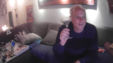 Snapshot of eric204 chatting on 12/08/24, 06:50 Eric online show from 12/08/24, 06:50