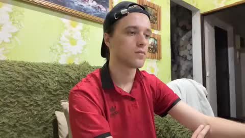 Snapshot of eric_blond chatting on 10/01/25, 08:48 Eric online show from 10/01/25, 08:48