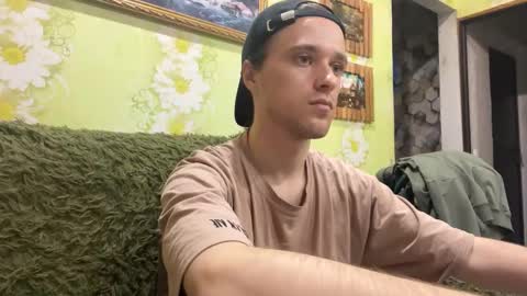 Snapshot of eric_blond chatting on 10/03/25, 02:03 Eric online show from 10/03/25, 02:03