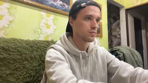 Snapshot of eric_blond chatting on 10/04/25, 05:00 Eric online show from 10/04/25, 05:00