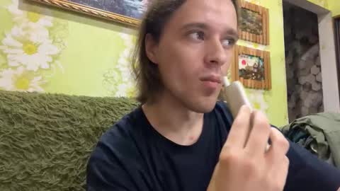 Snapshot of eric_blond chatting on 10/08/25, 06:49 Eric online show from 10/08/25, 06:49