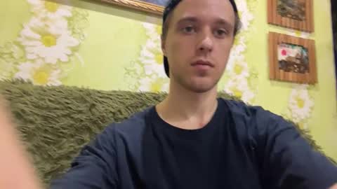 Snapshot of eric_blond chatting on 10/09/25, 01:53 Eric online show from 10/09/25, 01:53