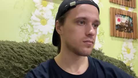 Snapshot of eric_blond chatting on 10/10/25, 03:44 Eric online show from 10/10/25, 03:44