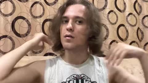 Snapshot of eric_blond chatting on 10/13/25, 06:52 Eric online show from 10/13/25, 06:52