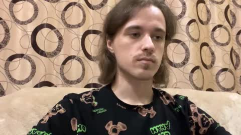 Snapshot of eric_blond chatting on 10/31/25, 01:45 Eric online show from 10/31/25, 01:45