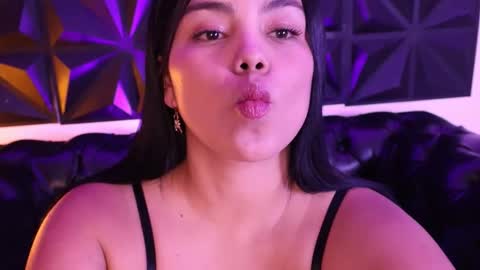 erica_adams_ online show from 12/02/25, 08:26