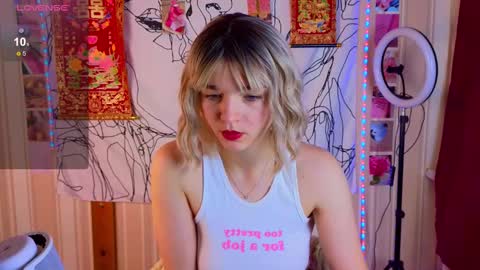 Snapshot of erica_winterr chatting on 03/10/25, 04:17 Erica Winterr online show from 03/10/25, 04:17