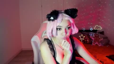 Snapshot of ericahoffman2 chatting on 01/08/25, 05:37 Erica online show from 01/08/25, 05:37