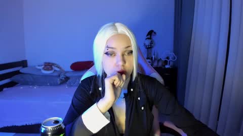 Snapshot of ericahoffman2 chatting on 01/28/25, 03:04 Erica online show from 01/28/25, 03:04