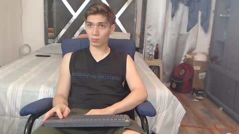 Snapshot of erick_de_rossee chatting on 01/28/25, 01:50 erick_de_rossee online show from 01/28/25, 01:50