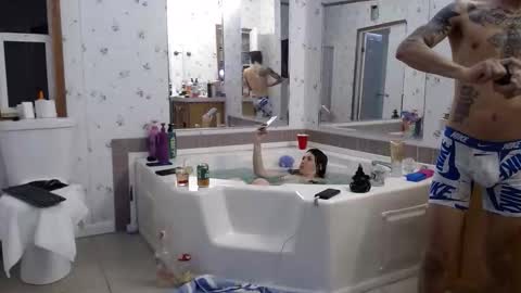 Snapshot of erick_martinezz chatting on 12/04/25, 03:05 erick online show from 12/04/25, 03:05