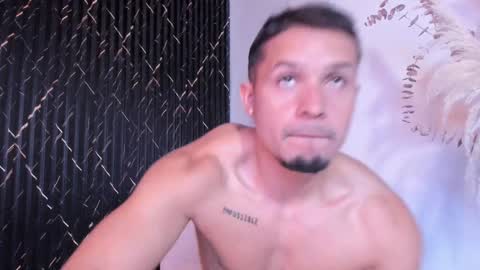 Snapshot of erickdowell chatting on 12/17/24, 03:28 Erick online show from 12/17/24, 03:28