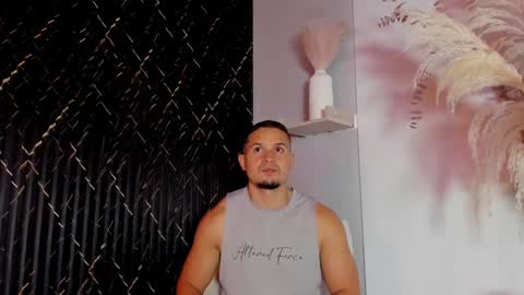 Snapshot of erickdowell chatting on 12/29/24, 01:06 Erick online show from 12/29/24, 01:06