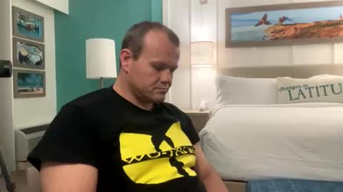 Snapshot of erik339102554 chatting on 11/22/25, 11:26 Lea Erik online show from 11/22/25, 11:26