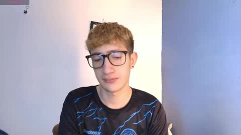 Snapshot of erik_golden_ chatting on 05/01/26, 08:02 I am Erik online show from 05/01/26, 08:02