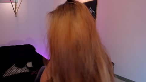 Snapshot of erikabenz chatting on 01/15/25, 12:15 Erika Benz online show from 01/15/25, 12:15