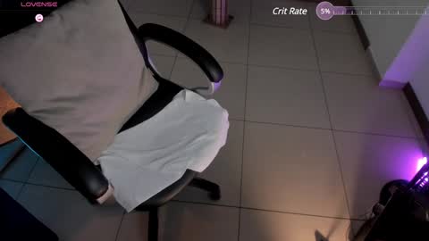 Snapshot of erikabenz chatting on 01/21/25, 03:21 Erika Benz online show from 01/21/25, 03:21