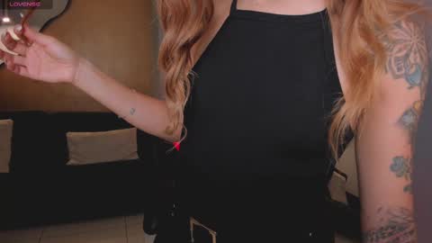 Snapshot of erikabenz chatting on 02/09/25, 12:41 Erika Benz online show from 02/09/25, 12:41