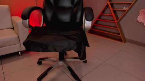 Snapshot of erikabenz chatting on 02/11/25, 02:35 Erika Benz online show from 02/11/25, 02:35