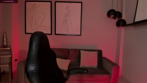 Snapshot of erikabenz chatting on 02/19/25, 12:11 Erika Benz online show from 02/19/25, 12:11