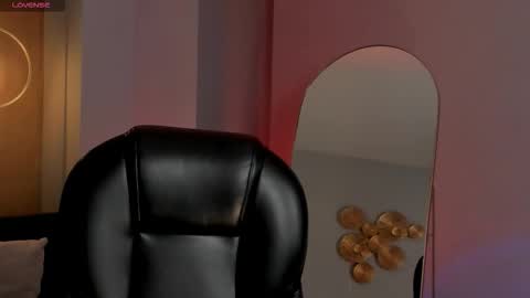 Snapshot of erikabenz chatting on 09/19/25, 12:17 Erika Benz online show from 09/19/25, 12:17