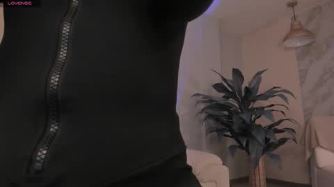 Snapshot of erikabenz chatting on 09/28/25, 12:10 Erika Benz online show from 09/28/25, 12:10