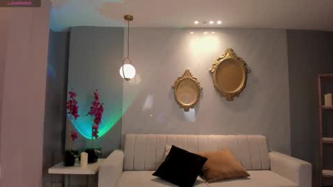 Snapshot of erikabenz chatting on 10/08/25, 12:36 Erika Benz online show from 10/08/25, 12:36