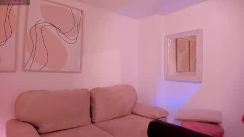 Snapshot of erikabenz chatting on 10/13/25, 01:11 Erika Benz online show from 10/13/25, 01:11