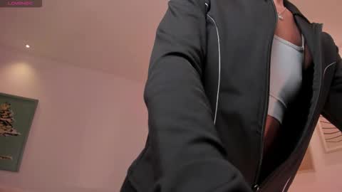 Snapshot of erikabenz chatting on 10/26/25, 12:00 Erika Benz online show from 10/26/25, 12:00