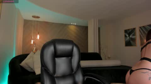 Snapshot of erikabenz chatting on 11/07/25, 12:16 Erika Benz online show from 11/07/25, 12:16