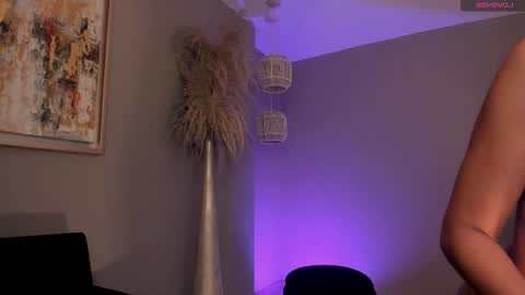 Snapshot of erikabenz chatting on 11/13/25, 12:26 Erika Benz online show from 11/13/25, 12:26