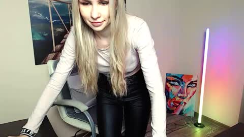 Erika online show from 11/26/25, 01:23