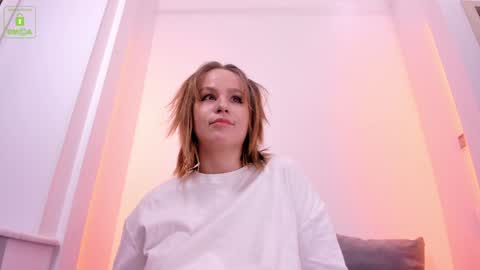 Snapshot of erikalustx chatting on 12/09/24, 04:12 Erika online show from 12/09/24, 04:12