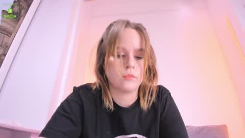 Snapshot of erikalustx chatting on 12/26/24, 04:10 Erika online show from 12/26/24, 04:10