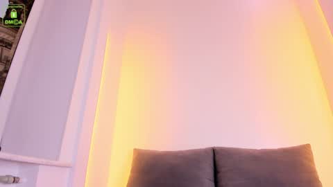 Snapshot of erikalustx chatting on 03/04/25, 04:49 Erika online show from 03/04/25, 04:49