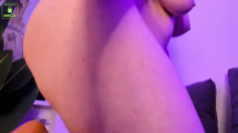 Snapshot of erikalustx chatting on 11/26/25, 04:13 Erika online show from 11/26/25, 04:13