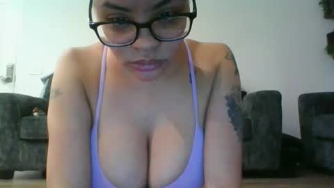 Snapshot of erin2025 chatting on 10/28/25, 07:56 erin2025 online show from 10/28/25, 07:56