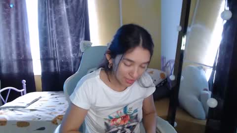 Snapshot of erina_1 chatting on 09/08/25, 05:23 erina_1 online show from 09/08/25, 05:23