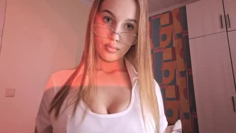 Snapshot of erinnnaji chatting on 06/05/26, 03:51 Katrin online show from 06/05/26, 03:51