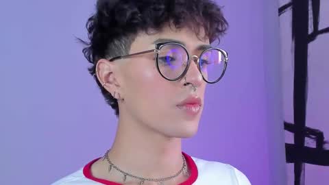 Snapshot of erisleon chatting on 11/01/25, 01:24 online show from 11/01/25, 01:24