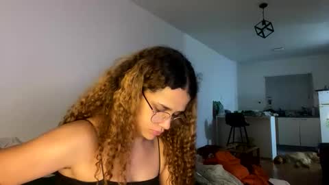 Snapshot of erixed chatting on 12/16/25, 01:21 Gabs online show from 12/16/25, 01:21