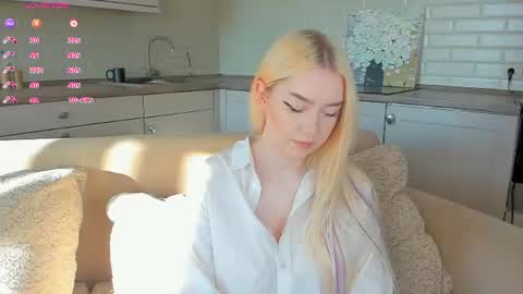 Snapshot of erlenbayer chatting on 07/05/26, 01:23 Chanel online show from 07/05/26, 01:23