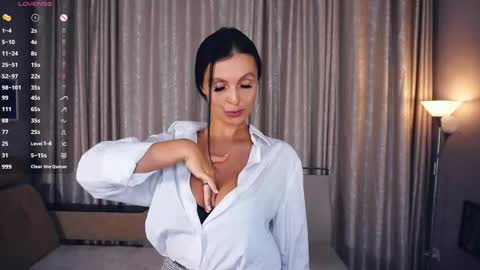 Snapshot of erlinefairall chatting on 09/29/25, 07:30 Erline and Monica online show from 09/29/25, 07:30