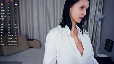 Snapshot of erlinefairall chatting on 11/16/25, 07:19 Erline and Monica online show from 11/16/25, 07:19